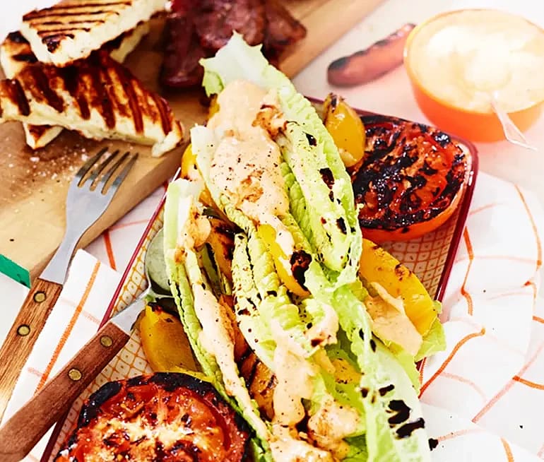 Mixed grill med paprikayoghurt