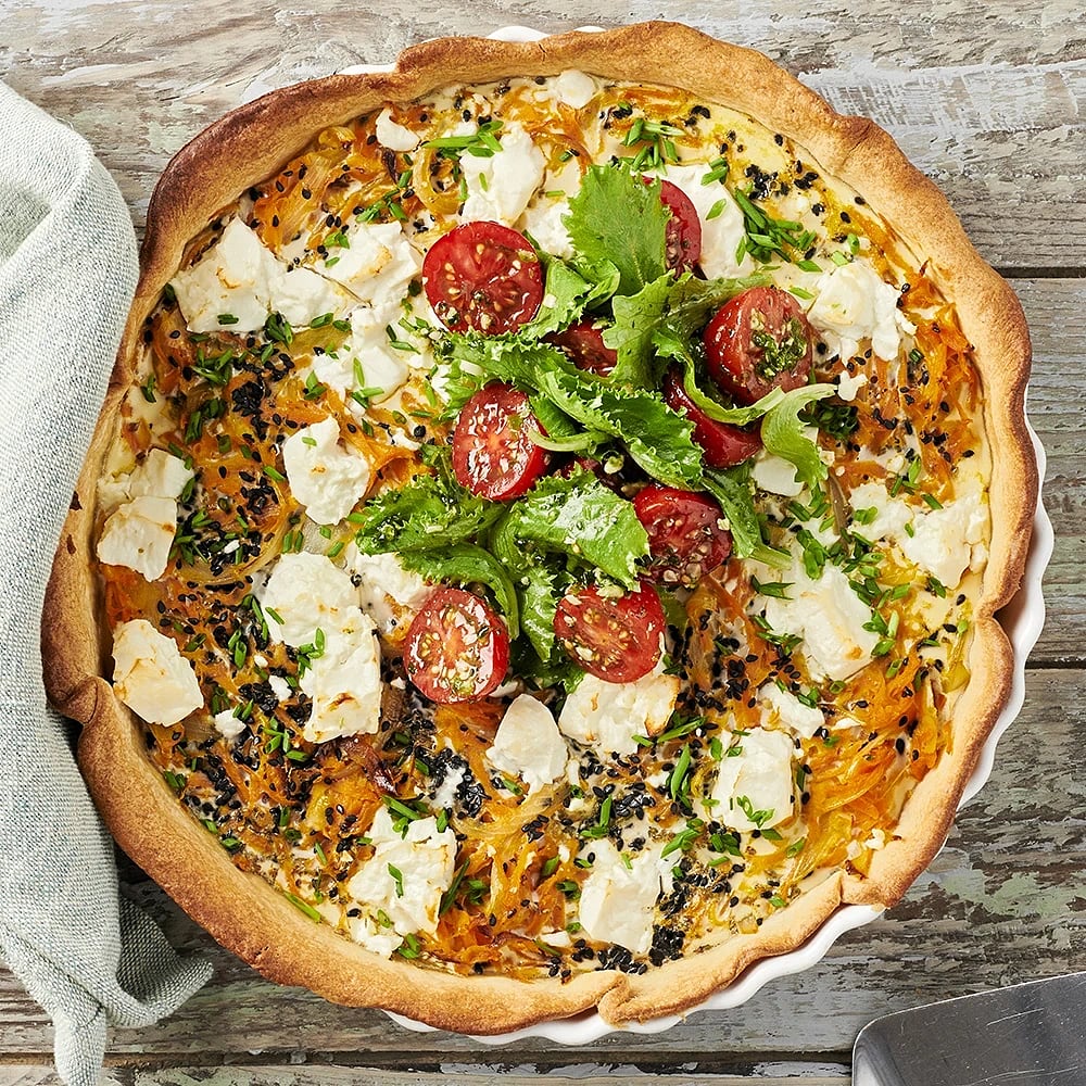 Morots- och fetaostpaj med tomatsallad