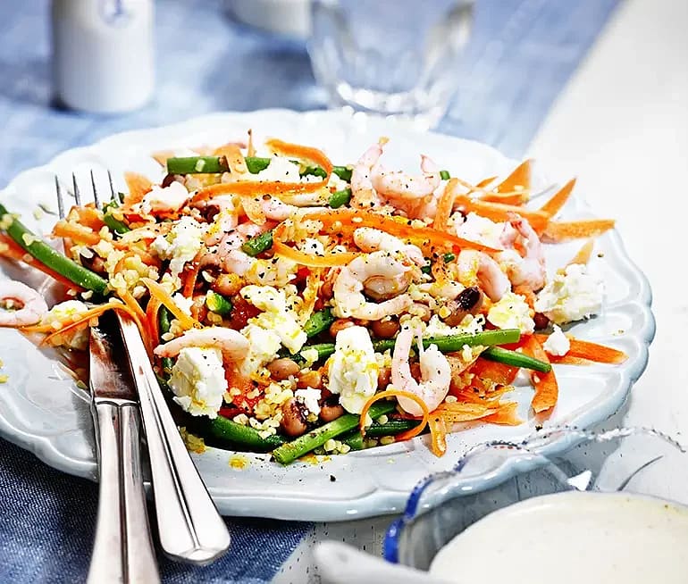 Morotssallad med apelsindressing och räkor