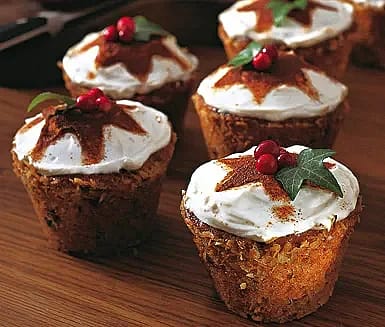 Muffins med lingon, kokos och choklad
