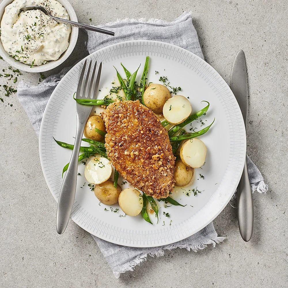 Nötpanerad kycklingschnitzel med sardellkräm