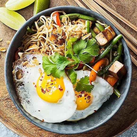 Nudlar med tofu, haricot verts och ägg