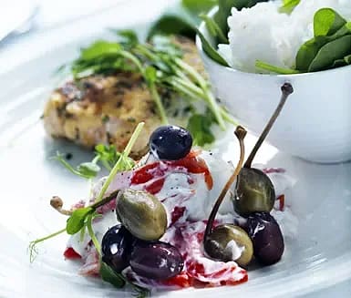 Örtstekt kolja med spenatris och tomatyoghurt