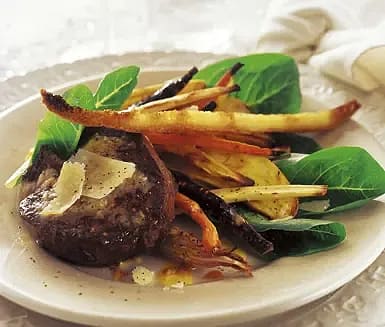 Oxfilé med ugnsstekta rotsaker och caesardressing