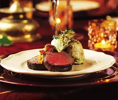 Oxfilé provencale med potatisbakelse, svamp och persiljekräm