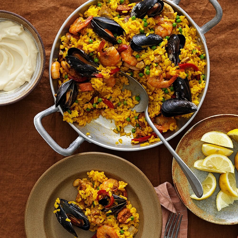 Paella med kyckling och skaldjur