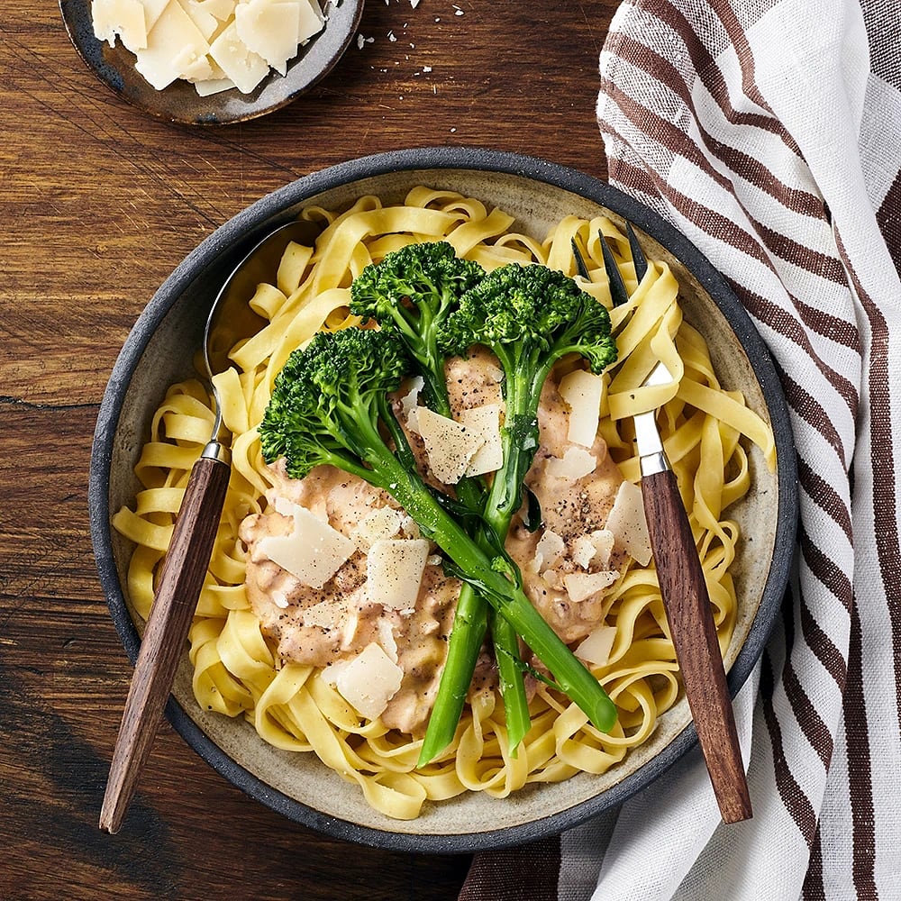 Panchettapasta med tomat- och basilikasås