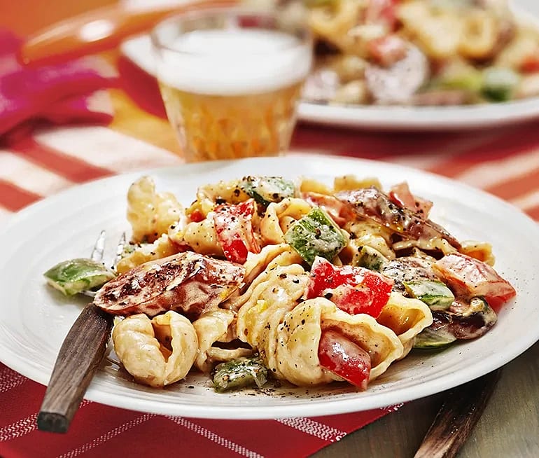 Paprikapasta med ostkorv