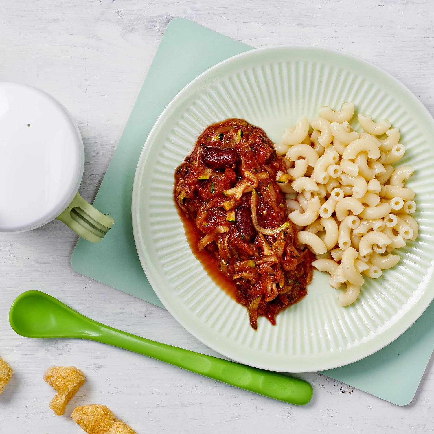 Pasta med bön- och tomatsås och mozzarella
