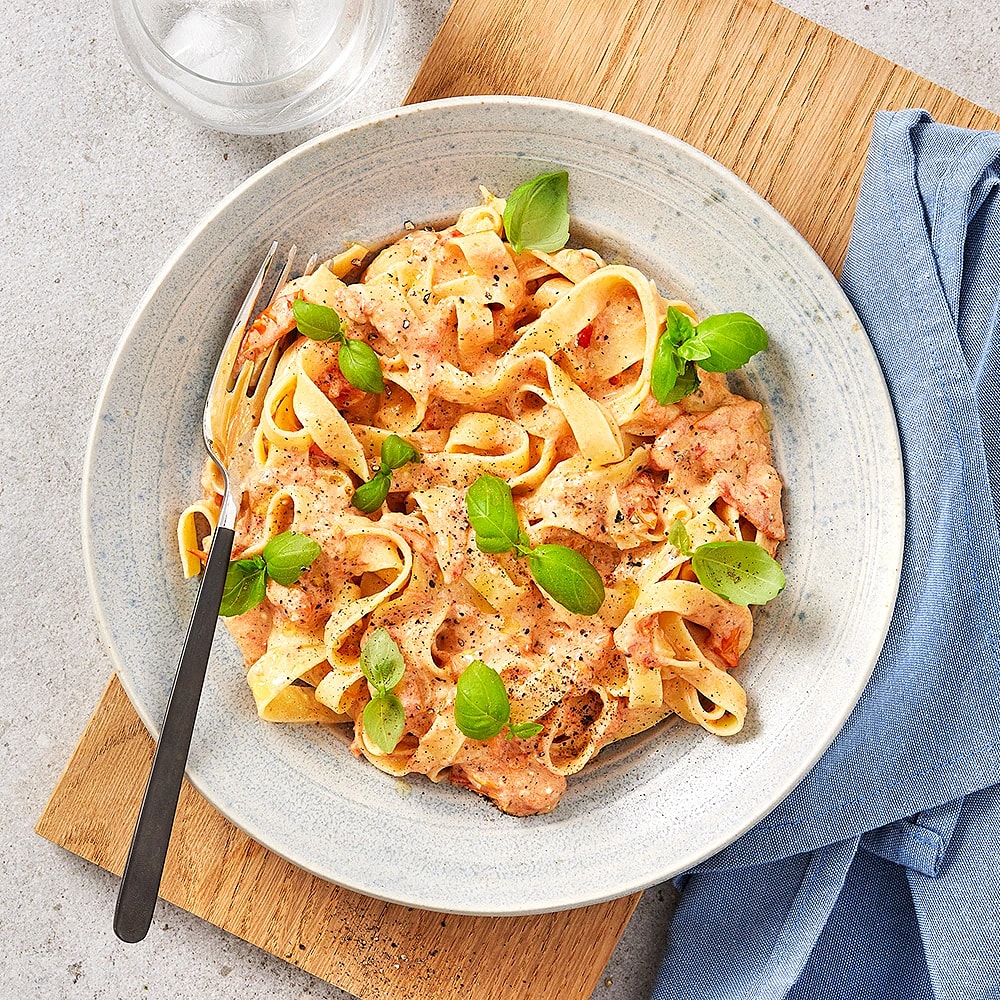 Pasta med färskost och tomater