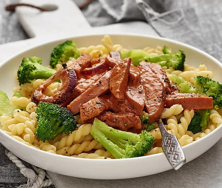 Pasta med korv i tomatsås