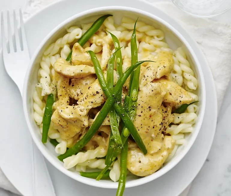 Pasta med krämig kyckling och haricots verts