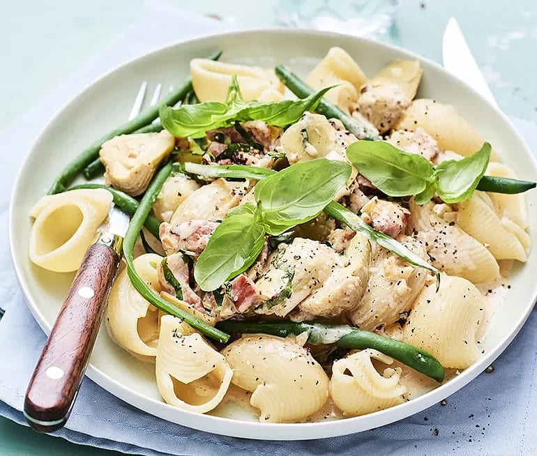 Pasta med kronärtskockor och rimmat fläsk