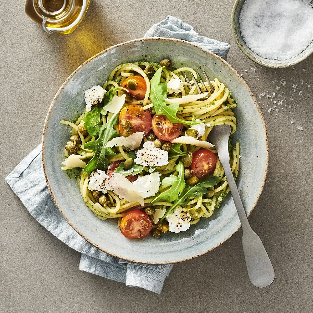 Pasta med ricotta, grönkål och marinerade tomater