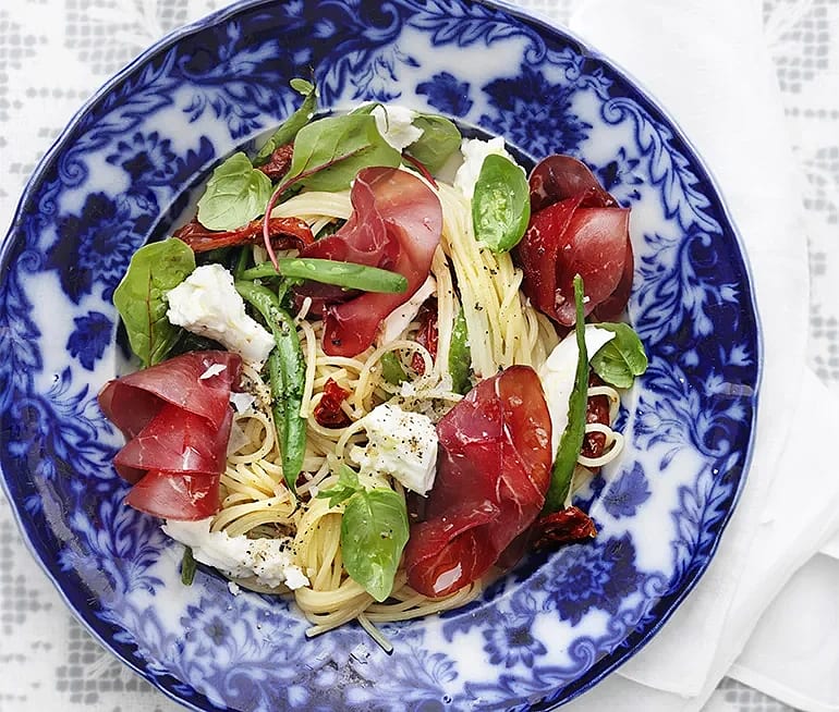 Pasta mozzarella med bresaola