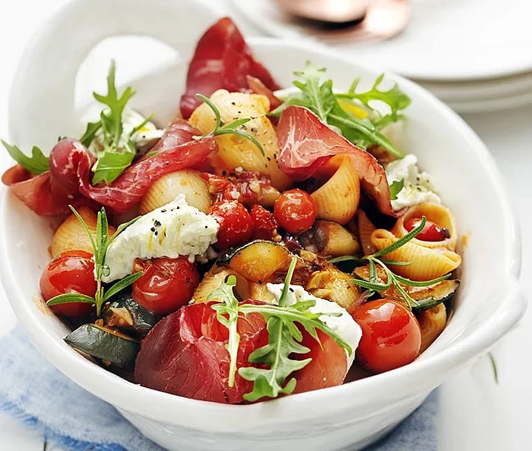 Pasta puttanesca med bresaola