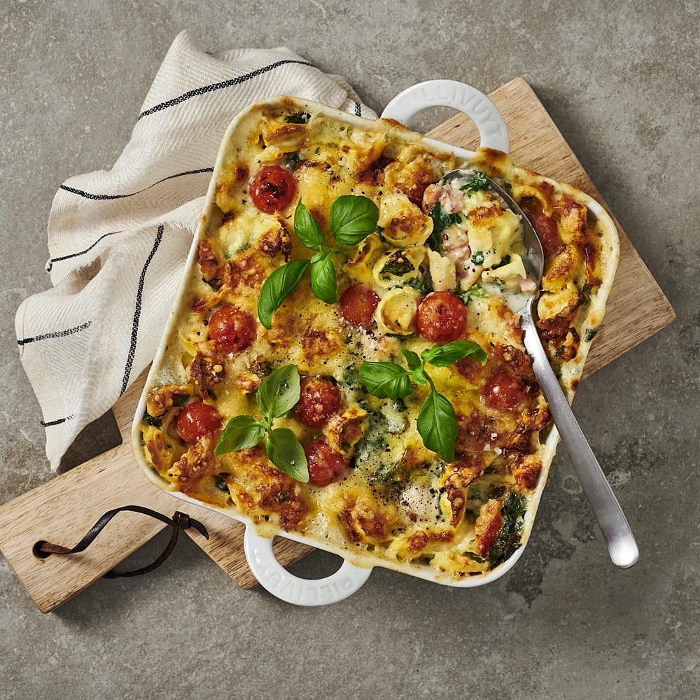 Pastagratäng med rökt lax och spenat