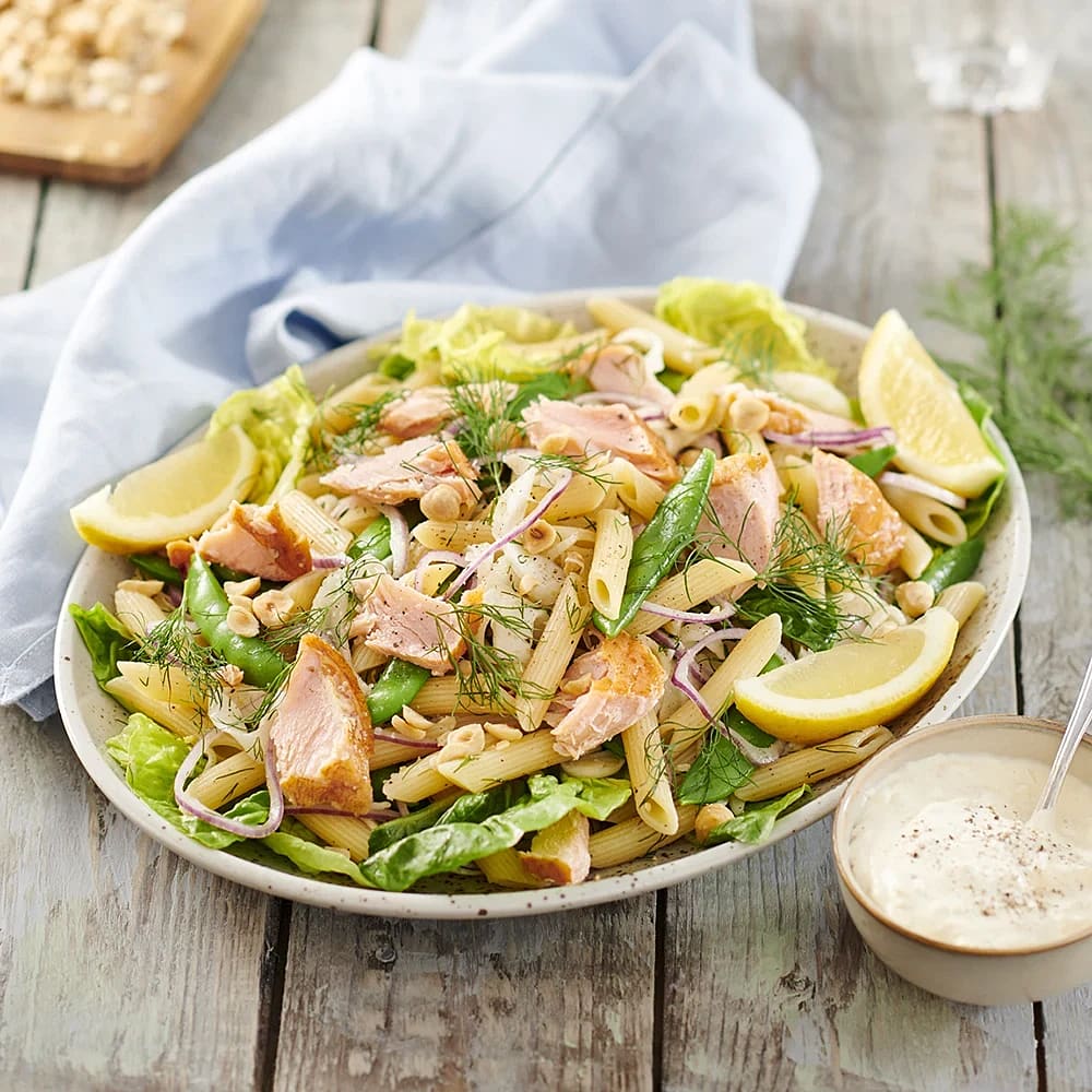 Pastasallad med citronmarinerad fänkål och lax