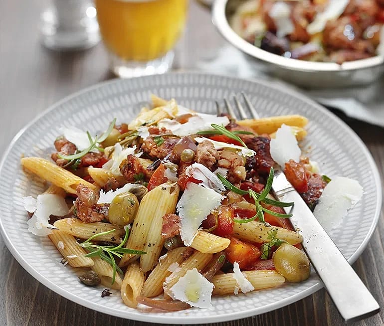 Penne med oliver och salsiccia