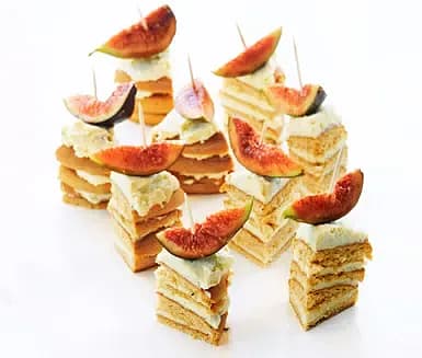 Pepparkaksbakelse med ädelost och fikon