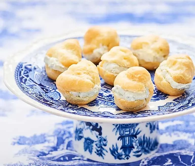 Petit choux med ostfyllning