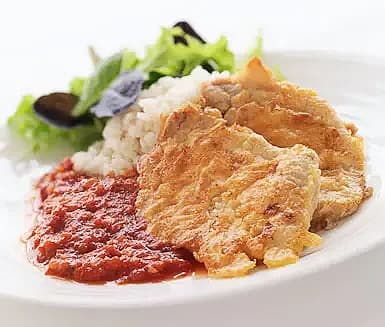Picatastekt fläskkotlettrad med tomatsås