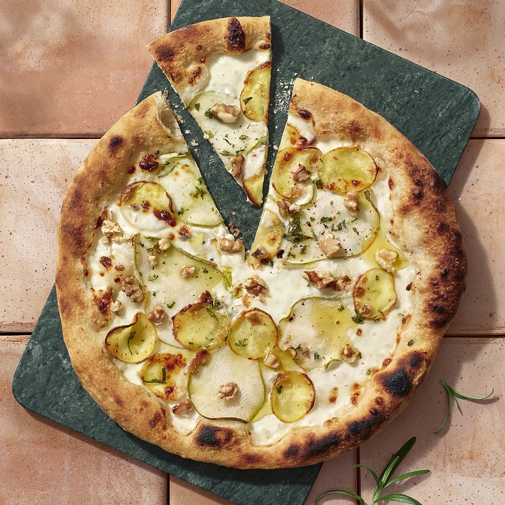 Pizza bianca med stracchino, potatis och päron