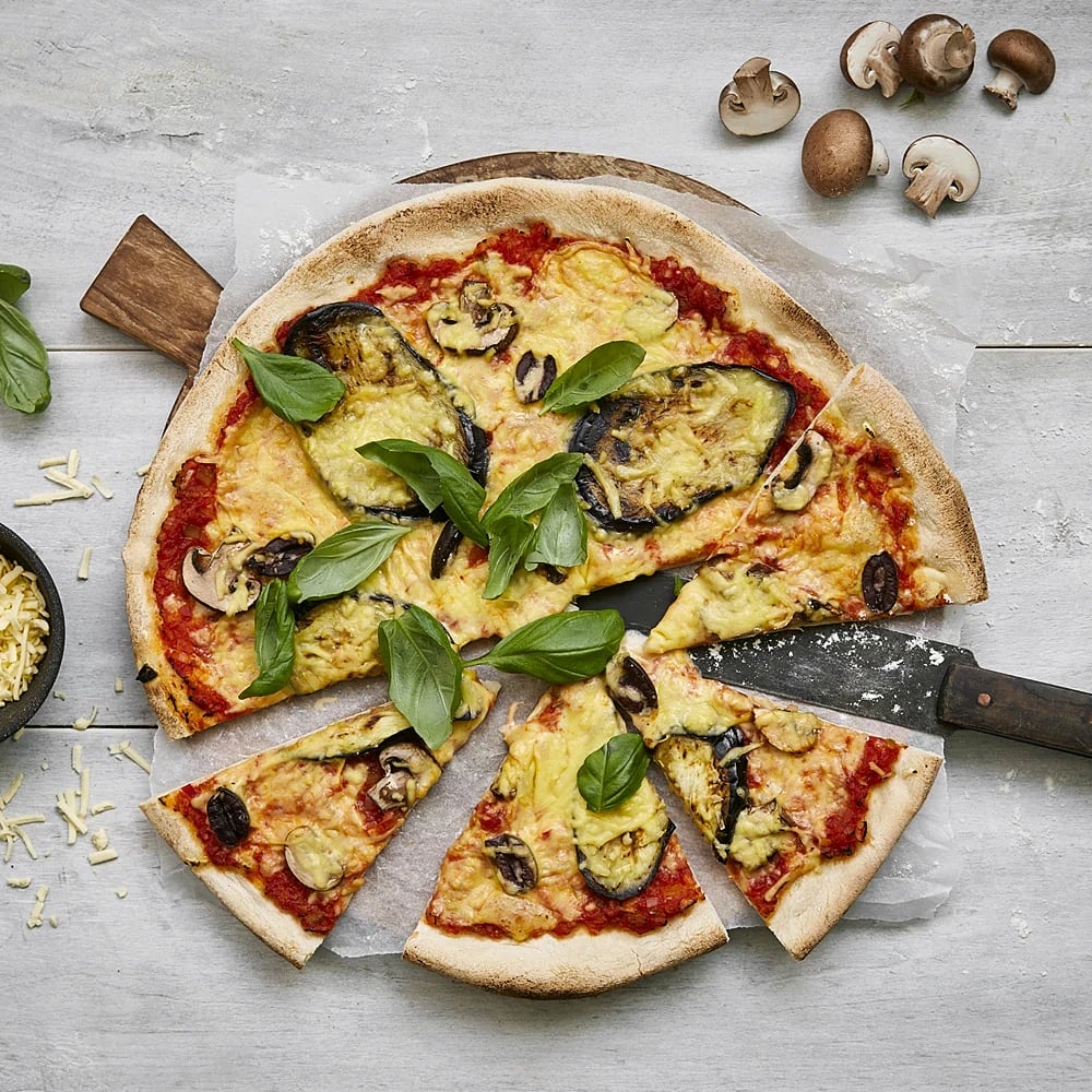 Pizza med aubergine, svamp och oliver