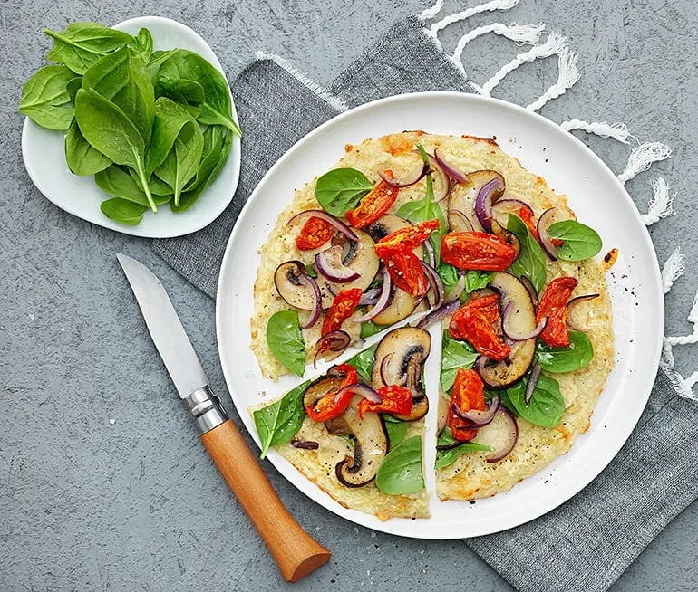 Pizza på blomkålsbotten med portabello