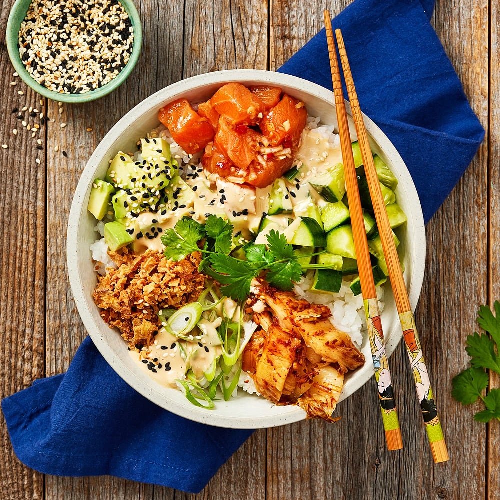Poké bowl med lax och kimchi