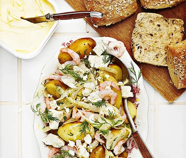 Potatis med fetaost, fänkål och räkor