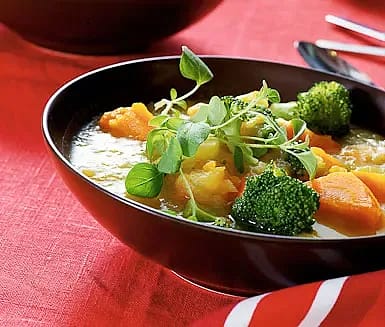 Potatis och morotssoppa med broccoli