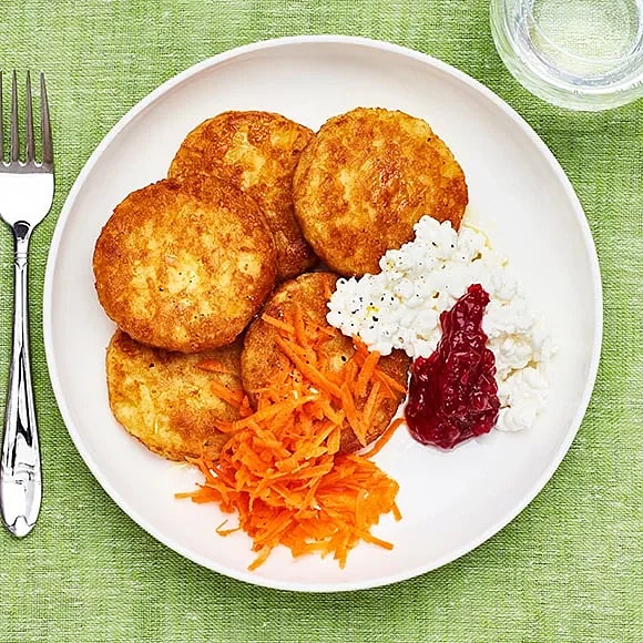 Potatisbullar med cottage cheese och lingon