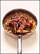 Potatispanna med sardiner och rödlök