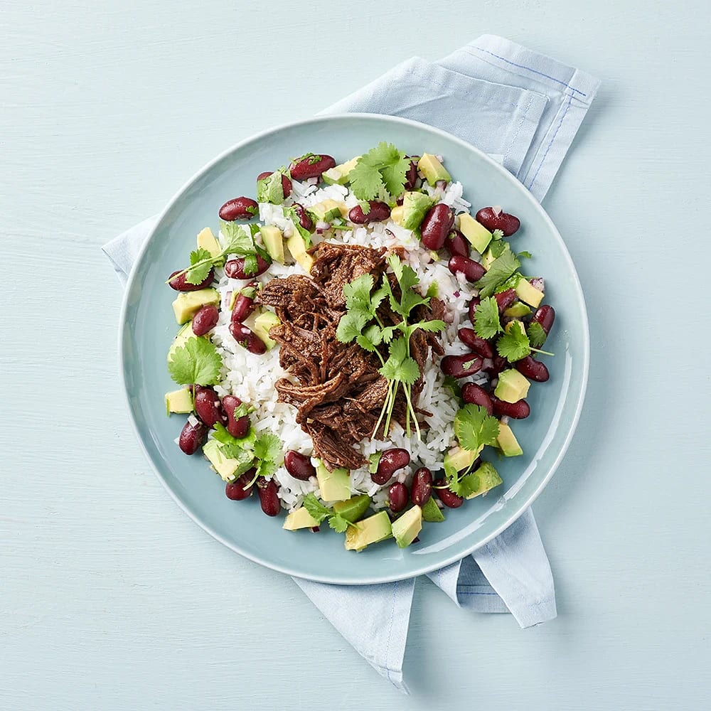 Pulled beef med avokado och bönsallad
