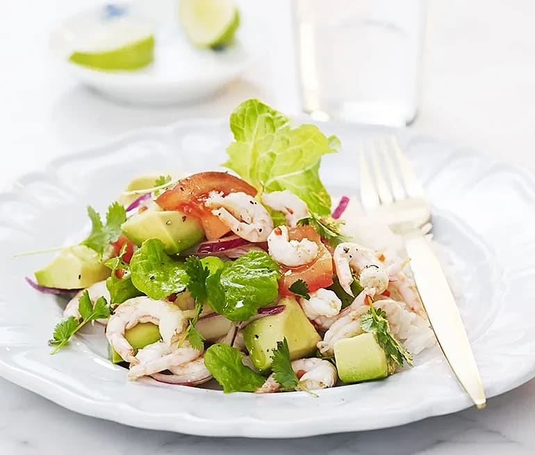 Räkor cevice-style med avokado och koriander