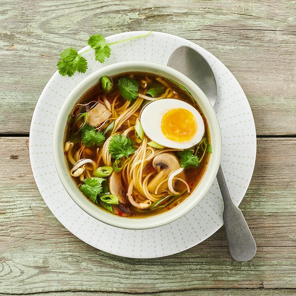 Ramen med svamp och böngroddar