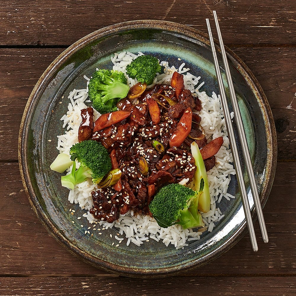 Rimmat fläsk i söt sojasås med broccoli