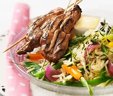 Risonisallad med primörer och dijondressing