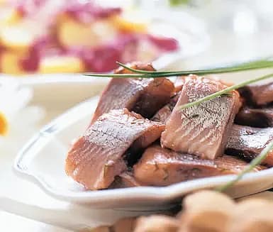 Rödbets- och potatissallad med matjessill