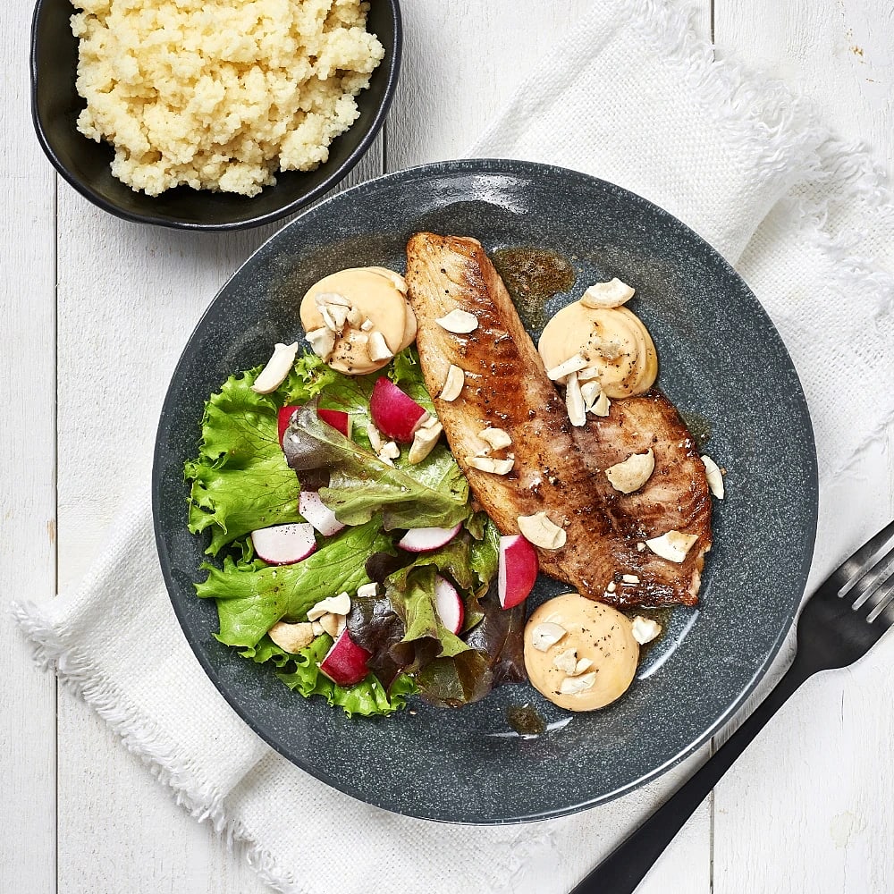 Rödstrimma med mango-chilisås  och cashewnötter
