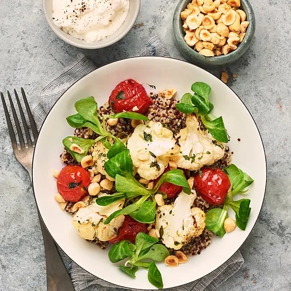 Rostad blomkål och tomat med fetaostyoghurt