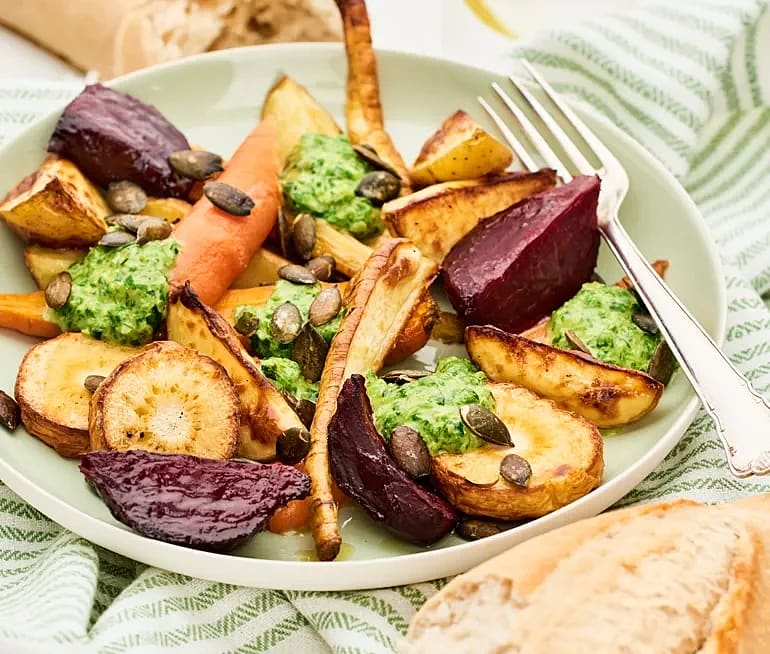 Rostade betor och persiljerötter med salsa verde