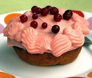 Saffransbakelse med lingongrädde
