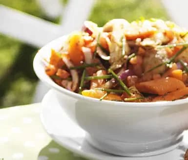 Sallad med färskpotatis, kronärtsskocka och tomatvinägrette