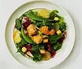 Sallad med varm lax och worcester-limedressing