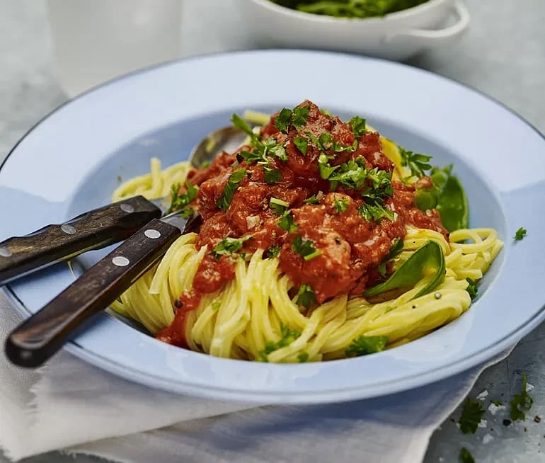 Salsicciagryta med tomat och persilja