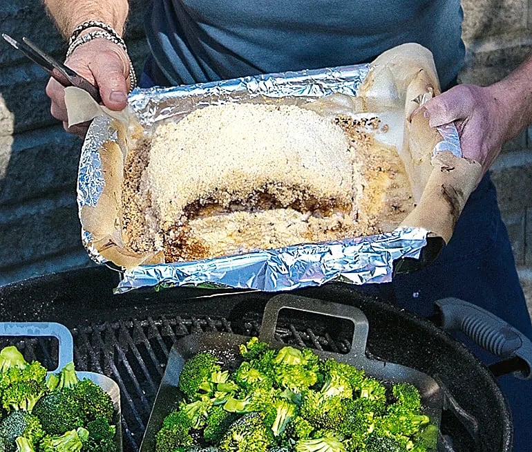 Saltinbakad wasabi- och sesamlax med grillad broccoli
