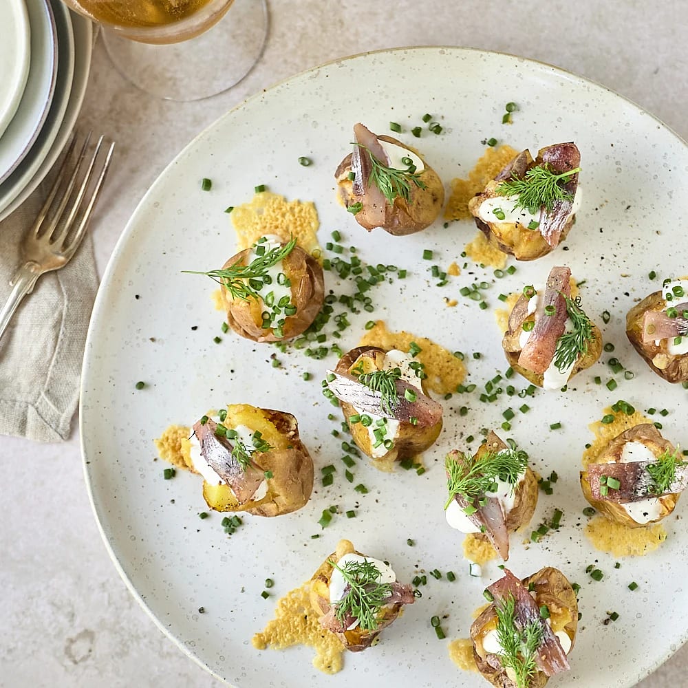 Små bakade potatisar med matjessill