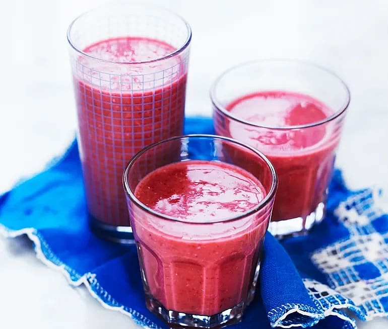 Smoothie med avokado och hallon